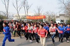 老司机视频在线观看“庆三八”登山比赛